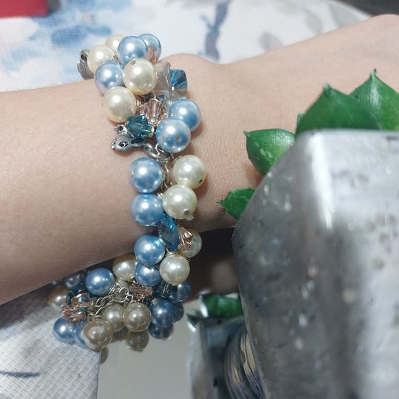 Beautiful Pearl Beads Crystal Gems Cluster Bracelet Very Pretty Light Blue Cream - Picture 11 of 12